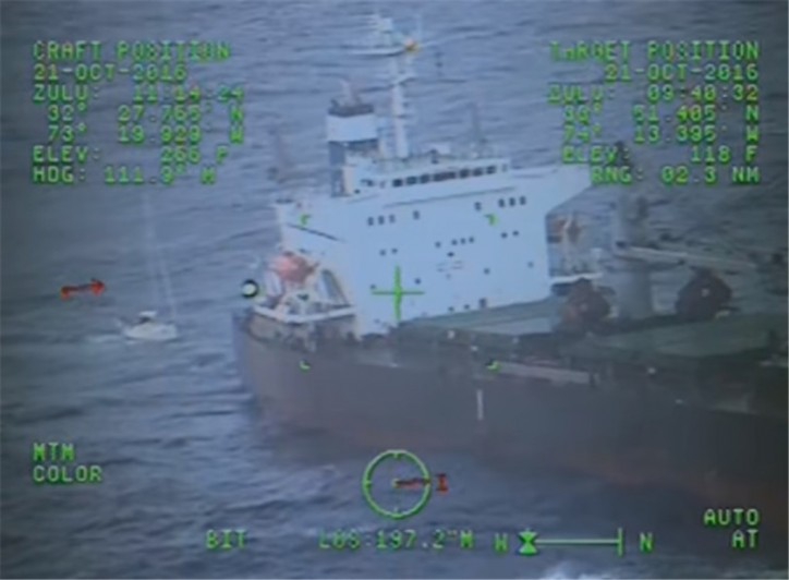 Kanadyjska straż przybrzeżna uratowało trzech żeglarzy (wideo) - GospodarkaMorska.pl