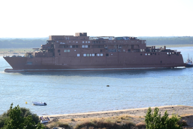 Trasmediterránea przejmuje niedokończoną konstrukcję statku Viking ADCC - GospodarkaMorska.pl