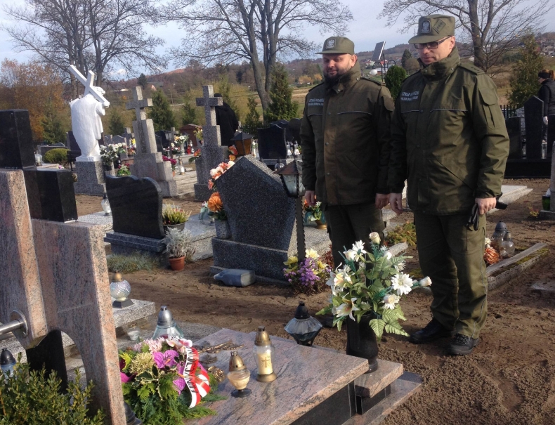 Funkcjonariusze Morskiego Oddziału Straży Granicznej uczcili pamięć i oddali hołd tym, którzy odeszli - GospodarkaMorska.pl