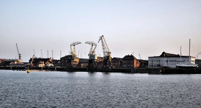 Trwa remont Nabrzeża Starówka w Szczecinie - GospodarkaMorska.pl