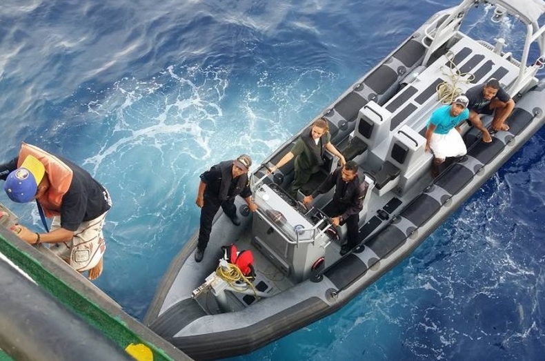 Załoga polskiego statku uratowała rybaków na Morzu Karaibskim (foto) - GospodarkaMorska.pl