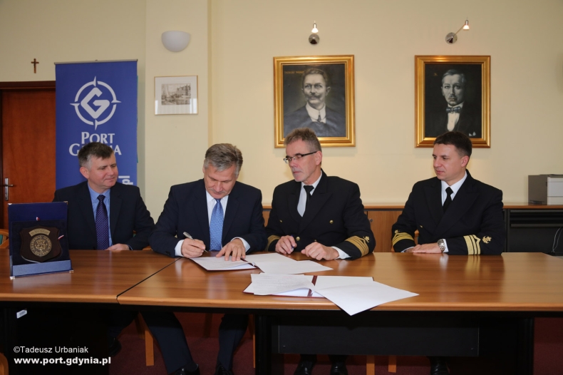 Porozumienie o współpracy pomiędzy ZMPG a Akademią Morską w Gdyni - GospodarkaMorska.pl