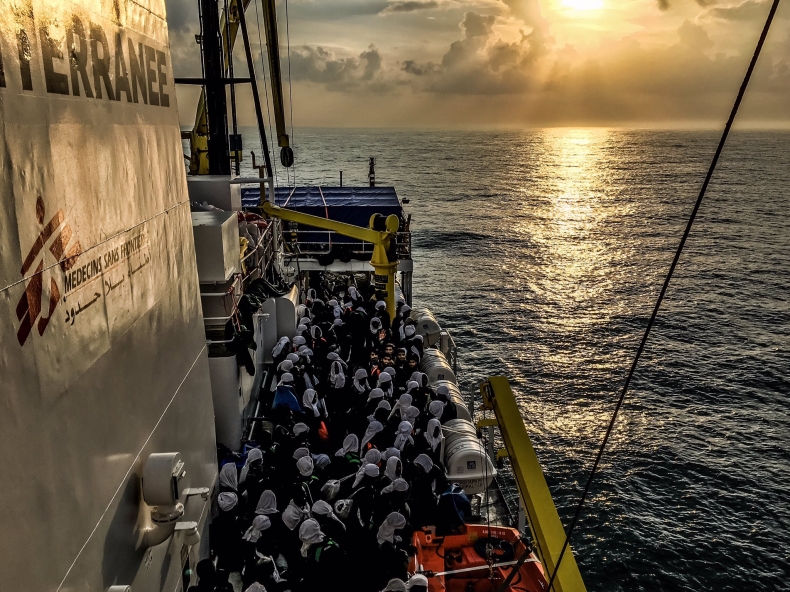 Rekord migracyjny we Włoszech: w tym roku przypłynęło ponad 171 tys. ludzi - GospodarkaMorska.pl