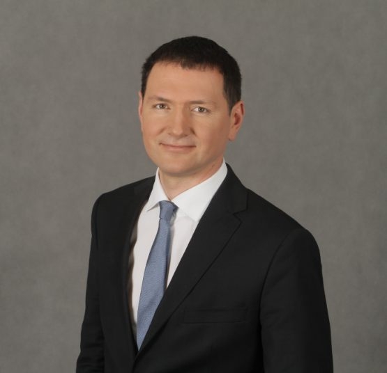 Grupa LOTOS rozwiązała umowę z rzecznikiem. Po 20 latach - GospodarkaMorska.pl