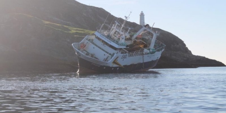 Rosyjska jednostka osiadła na mieliźnie - GospodarkaMorska.pl