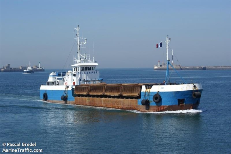 Islandzkie barki nadal cumują w Szczecinie - GospodarkaMorska.pl
