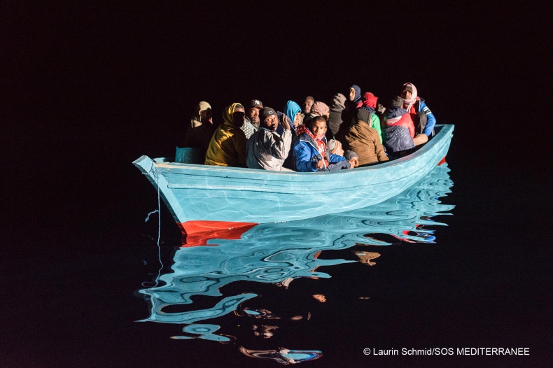 W ciągu doby na Morzu Śródziemnym uratowano ponad 730 migrantów - GospodarkaMorska.pl