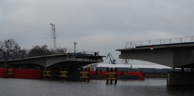 Ogromna dziura w Moście Cłowym w Szczecinie. Rozpoczął się decydujący etap remontu (foto) - GospodarkaMorska.pl