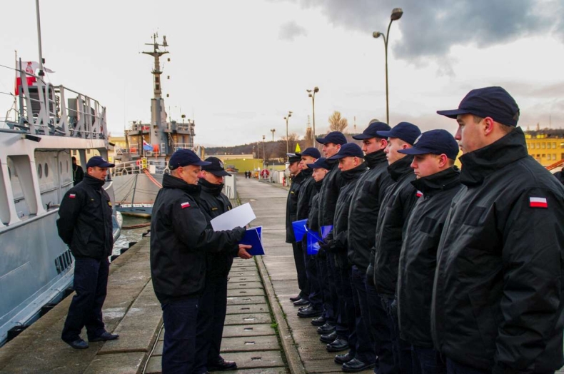 Nowi marynarze na okrętach wojskowych - GospodarkaMorska.pl