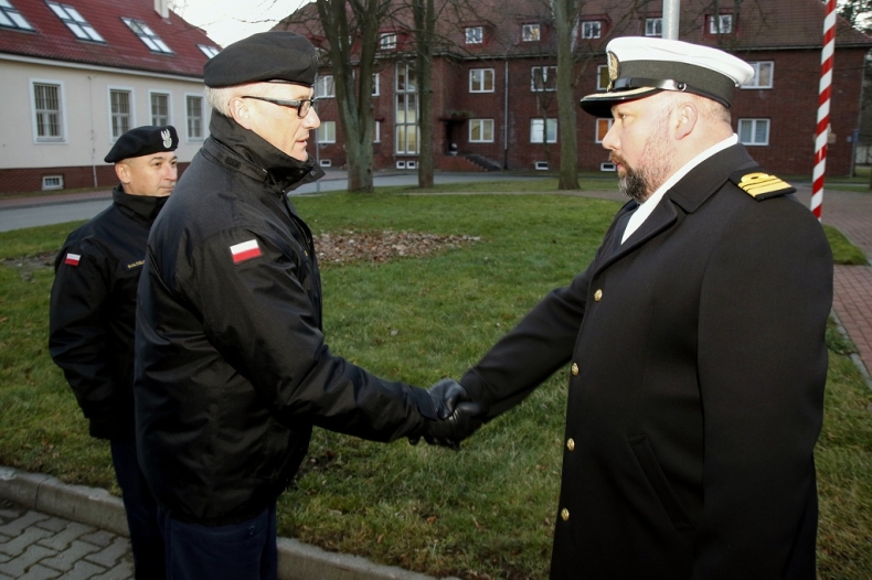 Uroczystości na zbiórce w dowództwie flotylli - GospodarkaMorska.pl