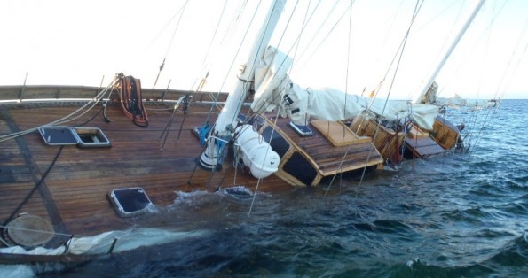 Rozpoczęła się operacja wydobycia jachtu Zjawa IV - GospodarkaMorska.pl