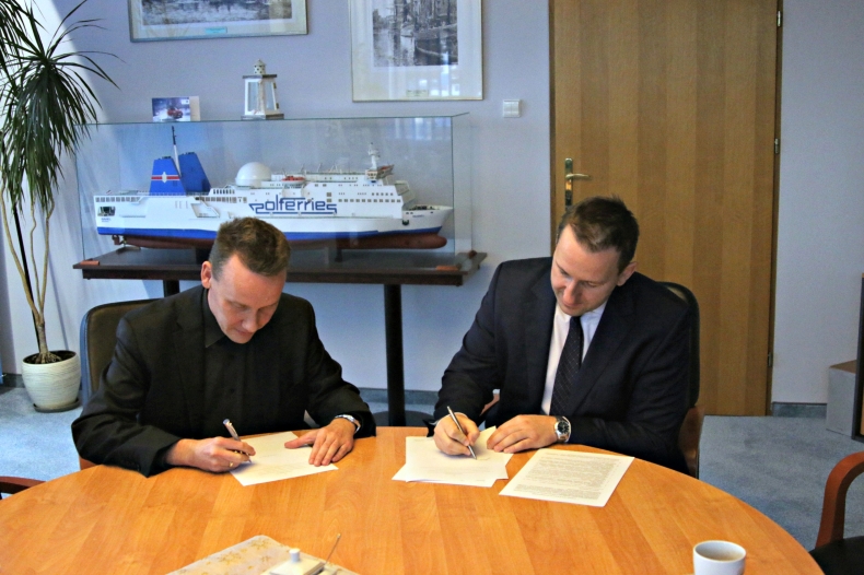 Navdec na pokładach promów Polferries - GospodarkaMorska.pl