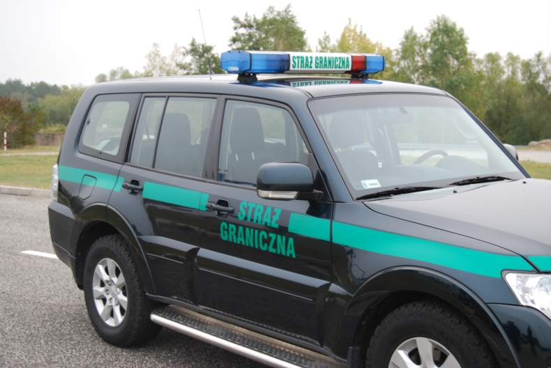 Zjechał z promu, chciał uniknąć kontroli. Odpowie za próbę wręczenia łapówki. - GospodarkaMorska.pl