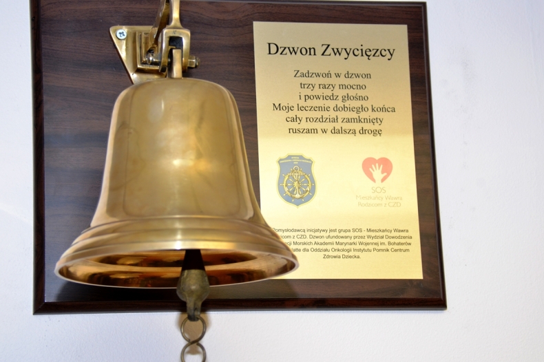 Marynarski Dzwon Zwycięzcy w Klinice Onkologii w Instytucie Pomnik-Centrum Zdrowia Dziecka - GospodarkaMorska.pl