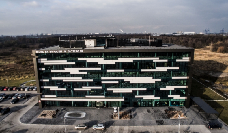 Koga – nowoczesny biurowiec w sercu gdańskiego portu - GospodarkaMorska.pl