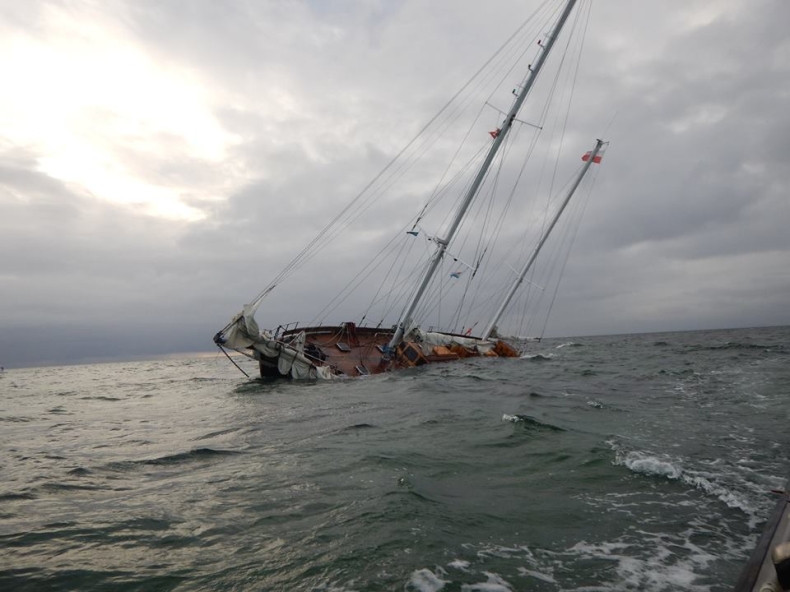 Zjawa IV podniesiona z mielizny - GospodarkaMorska.pl