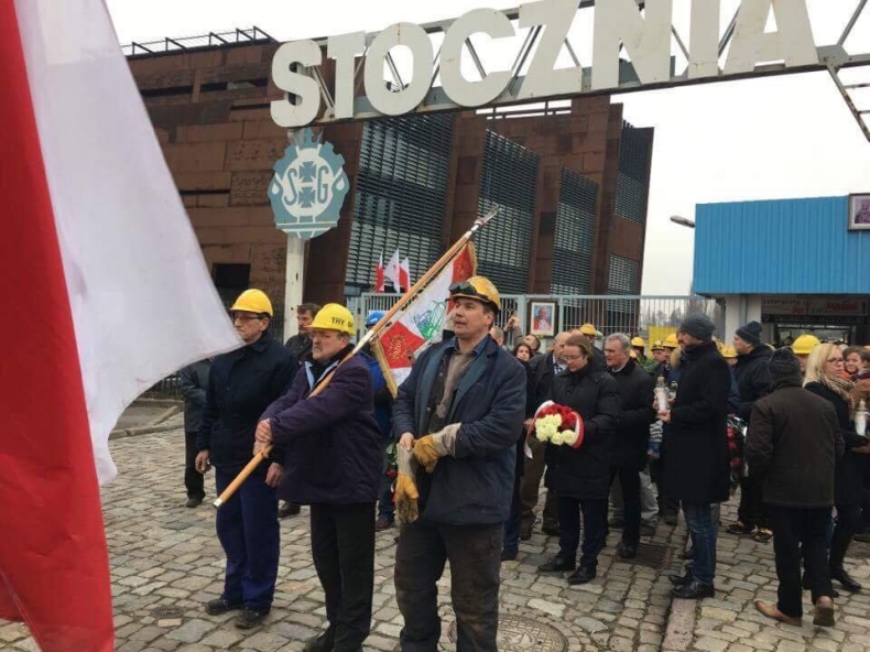 Stoczniowcy z Gdańska uczcili 46. rocznicę Grudnia'70 - GospodarkaMorska.pl