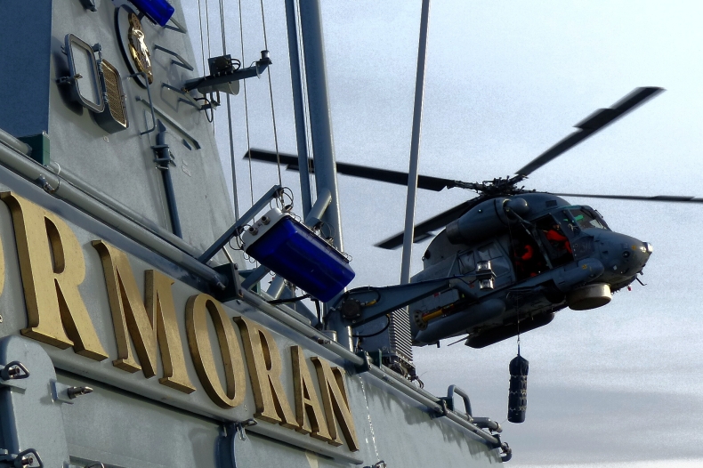 Pierwsza współpraca śmigłowca z Kormoranem - GospodarkaMorska.pl