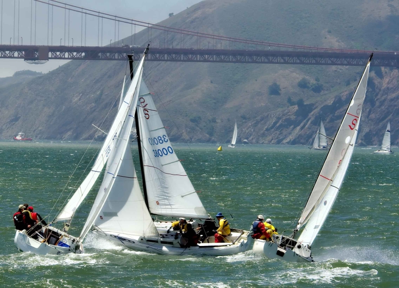 Reprezentacja Akademii Marynarki w prestiżowych regatach w Indiach - GospodarkaMorska.pl