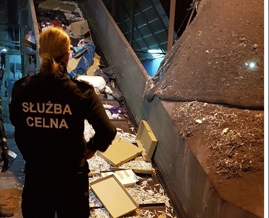 Służba Celna zniszczyła zatrzymane towary - GospodarkaMorska.pl