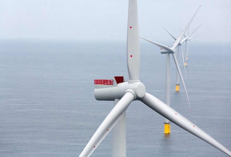 Francja: potentat ubezpieczeniowy stawia na energentykę wiatrową (także morską) - GospodarkaMorska.pl