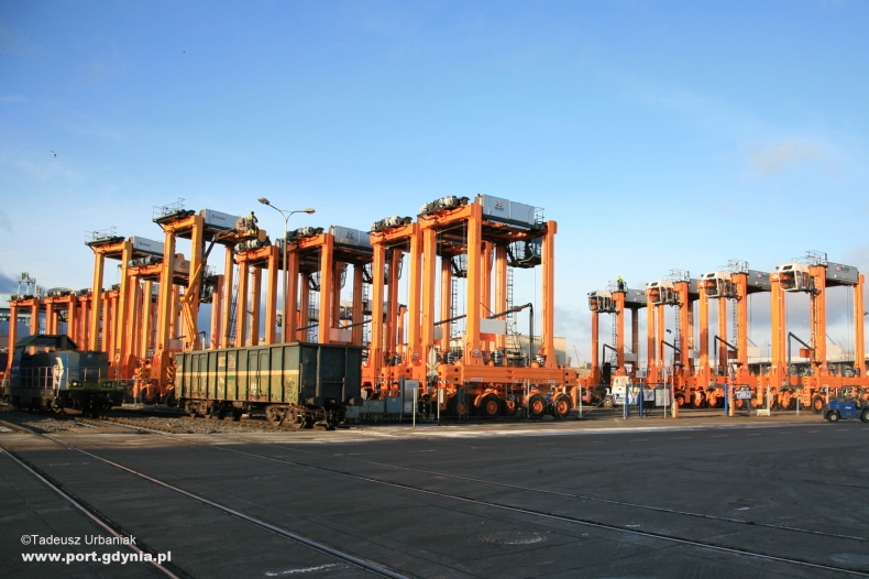 Gdyńskie suwnice popłyną do USA - GospodarkaMorska.pl