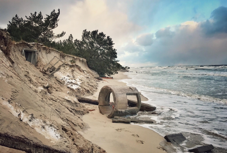 Morskie fale odkryły jedną z militarnych tajemnic Helu (foto) - GospodarkaMorska.pl