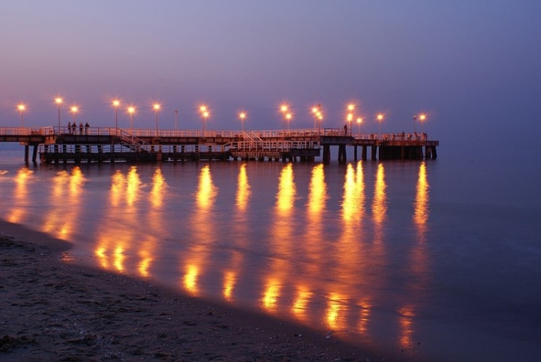 Skoczyła z molo do Bałtyku, uratowała ją ratowniczka z Centrum Ratownictwa Wodnego - GospodarkaMorska.pl