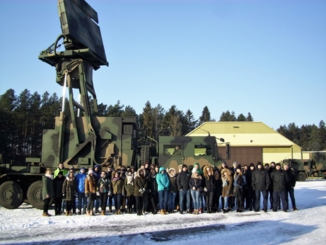 Studenci Akademii Marynarki Wojennej w Morskiej Jednostce Rakietowej - GospodarkaMorska.pl