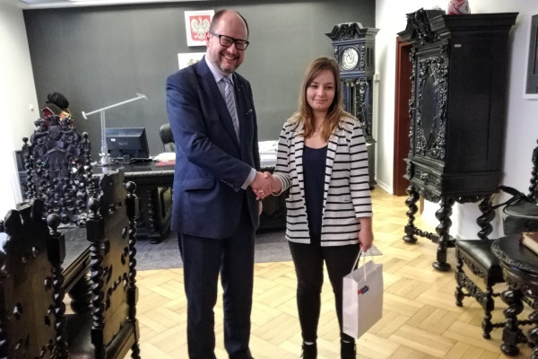 Uratowała życie tonącej - GospodarkaMorska.pl