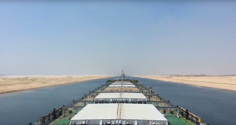 Przez Kanał Sueski w 12 sekund (wideo) - GospodarkaMorska.pl