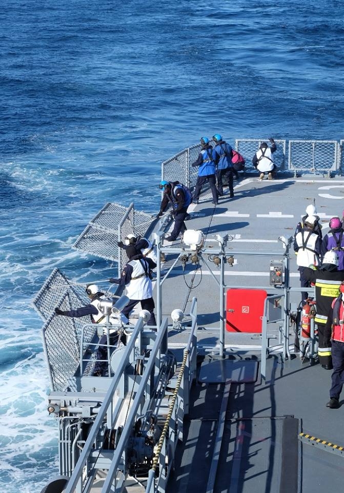 Alarm bojowy na pokładzie ORP Kontradmirał X. Czernicki (zdjęcia) - GospodarkaMorska.pl