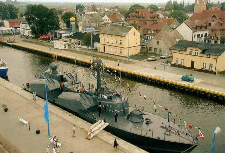 45. rocznica podniesienia bandery na Okręcie Polskiej Marynarki Wojennej ORP Darłowo - GospodarkaMorska.pl