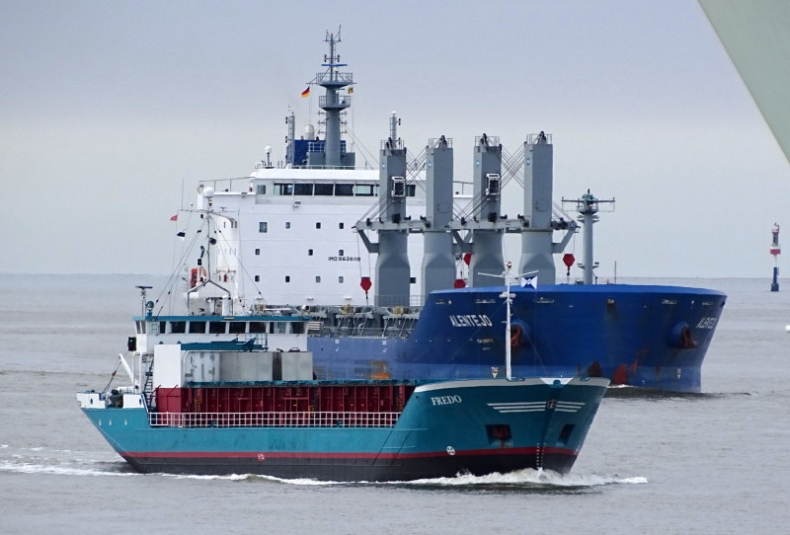 Statek Fredo osiadł na mieliźnie. Wypłynął ze Świnoujścia - GospodarkaMorska.pl