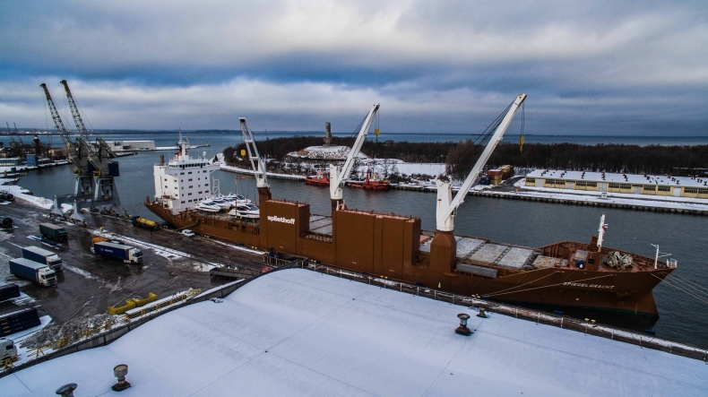 Nowy serwis drobnicowy z Gdańska do USA. Na pierwszy rzut poszły luksusowe jachty (wideo) - GospodarkaMorska.pl