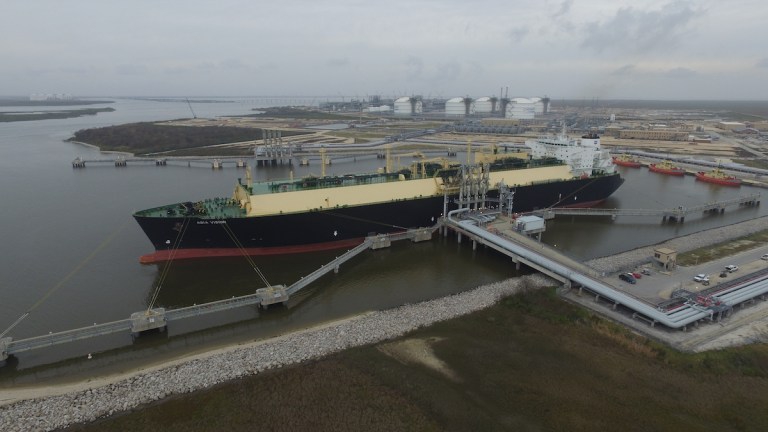 Amerykański eksport LNG przenosi się z Azji do Europy - GospodarkaMorska.pl