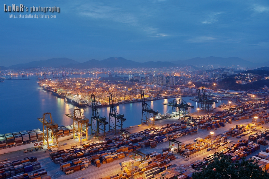 Poznajmy największe porty i terminale kontenerowe z