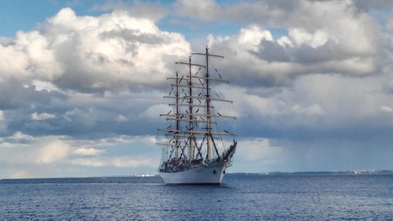 Dar Młodzieży - pierwsza praktyka morska 2017 - GospodarkaMorska.pl