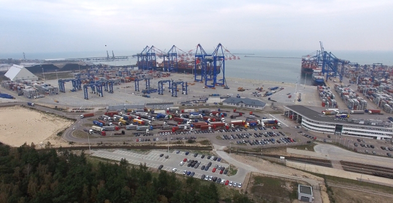 DCT wprowadza obowiązek awizacji samochodów ciężarowych w godzinach szczytu - GospodarkaMorska.pl