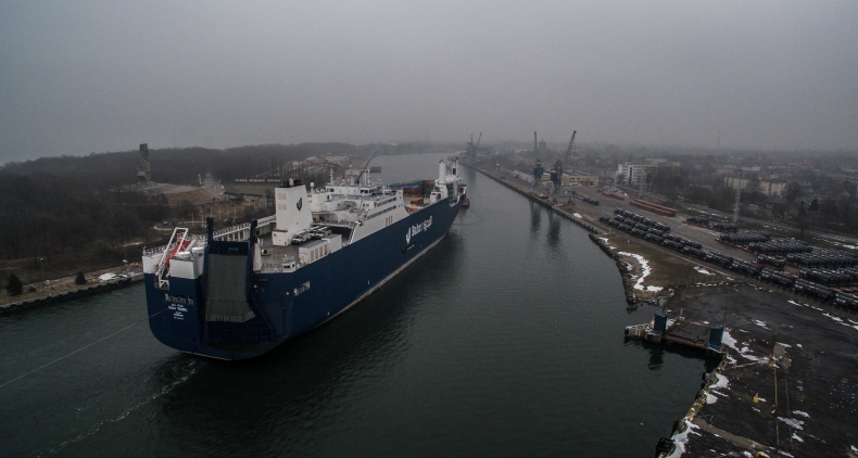 Arabski statek Bahri Yanbu zawinął do gdańskiego portu po kolejne cysterny (wideo) - GospodarkaMorska.pl