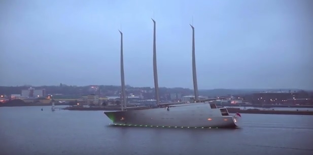 Gigantyczny jacht w drodze na próby morskie (wideo) - GospodarkaMorska.pl