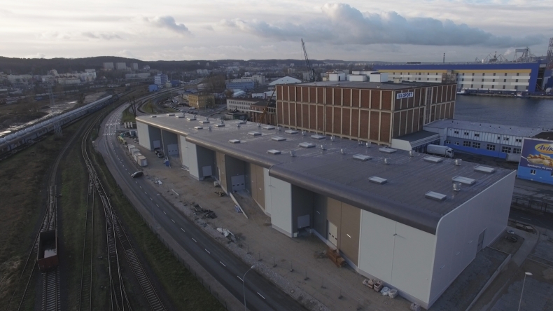 W Porcie Gdynia otwarto nowoczesny magazyn przeznaczony dla towarów drobnicowych (foto,wideo) - GospodarkaMorska.pl