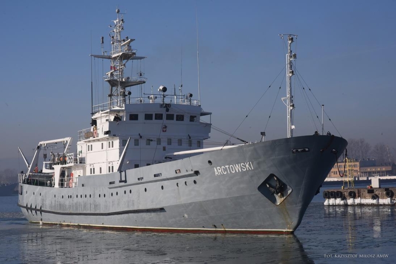 Powrót podchorążych z rejsu zimowego - GospodarkaMorska.pl