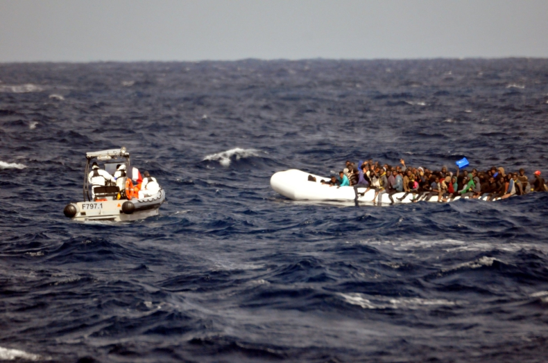 Frontex: Szajki przemytników migrantów wykorzystują misje ratunkowe - GospodarkaMorska.pl