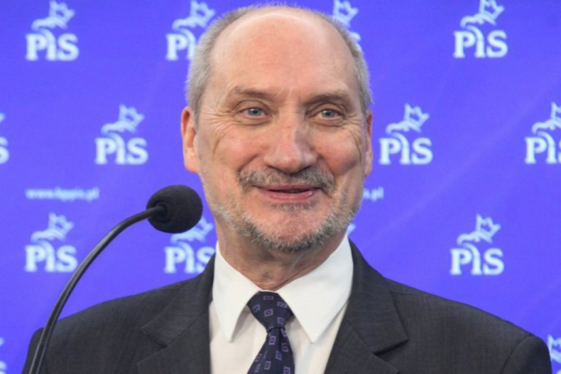 Macierewicz: prezes PGZ odszedł, bo wypełnił obowiązki - GospodarkaMorska.pl