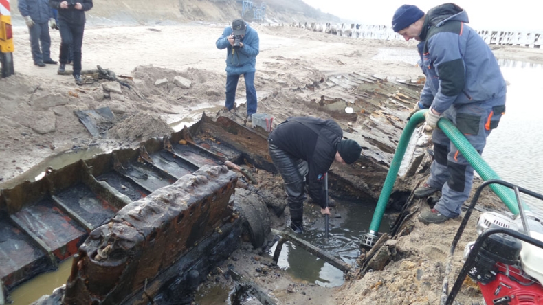 Wrak niemieckiej łodzi motorowej trafi do Skansenu Morskiego - GospodarkaMorska.pl