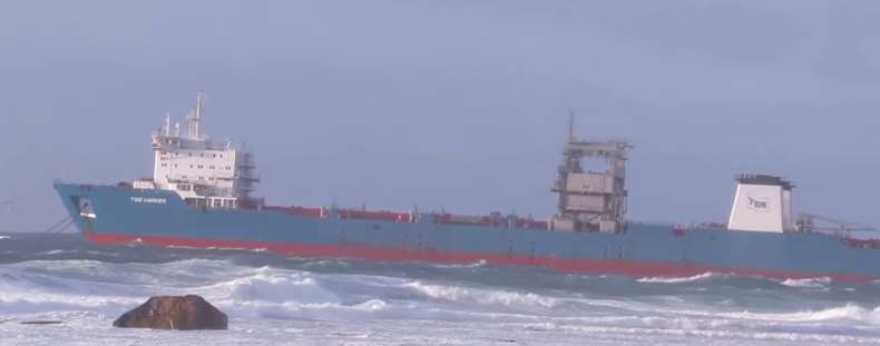 Barkowiec Tide Carrier uratowany przed wpłynięciem na mieliznę (wideo) - GospodarkaMorska.pl