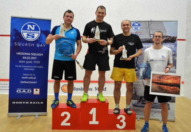 Żeglarze zagrali charytatywnie w squasha - GospodarkaMorska.pl