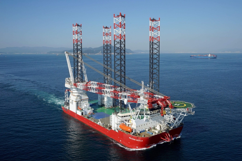 Największy na świecie statek do budowy instalacji morskich wyposażony w nowoczesny system łączności - GospodarkaMorska.pl