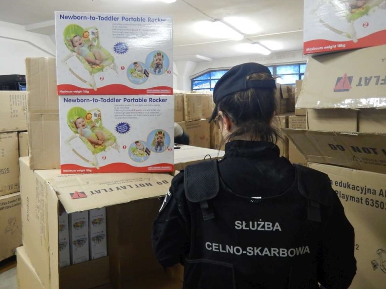 Nielegalne zabawki w gdańskim porcie - GospodarkaMorska.pl